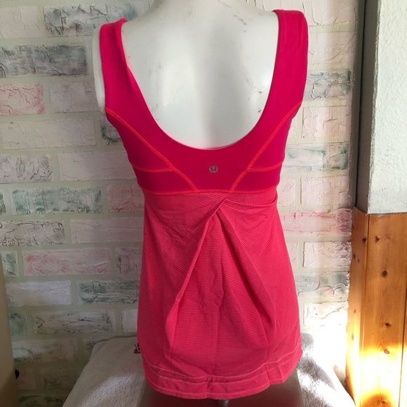 Lululemon tank top size 4 - Picture 2 of 6